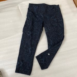 Size 8 crop pants. Amazing pattern and color.